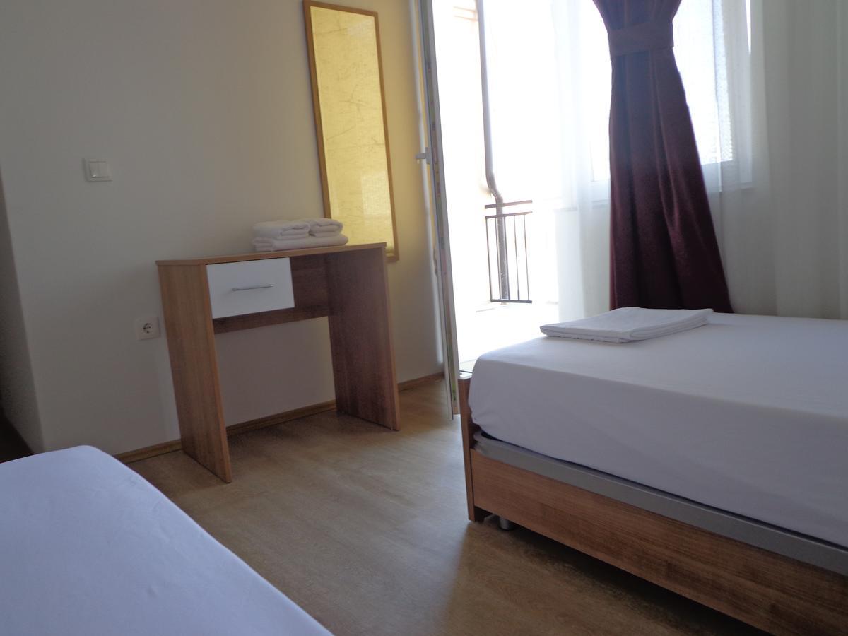Hotel Rio Pristina Exterior photo